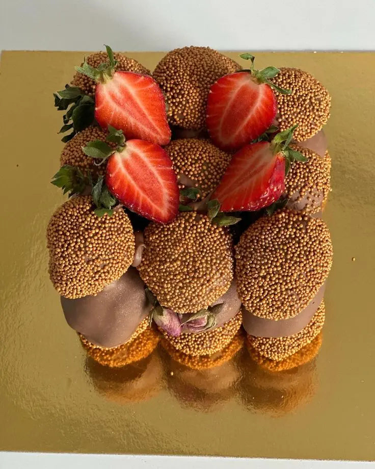 Cake cube – Gâteau de fraises enrobées de chocolat - Luxe Design