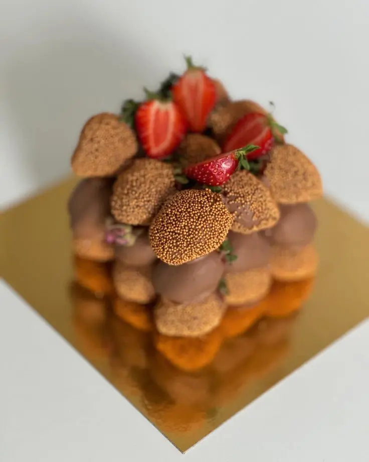 Cake cube – Gâteau de fraises enrobées de chocolat - Luxe Design