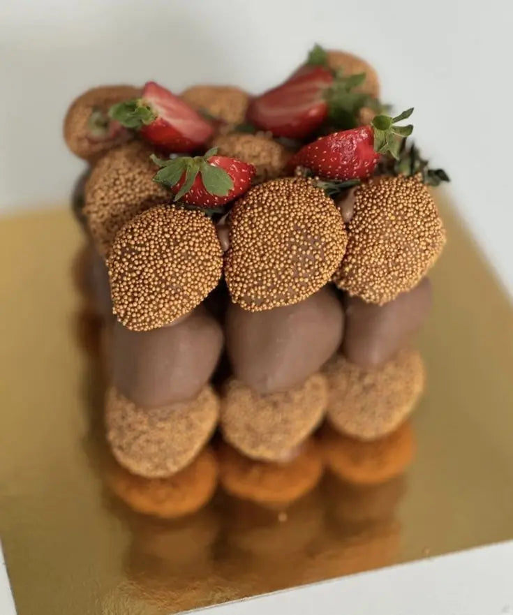 Cake cube – Gâteau de fraises enrobées de chocolat - Luxe Design