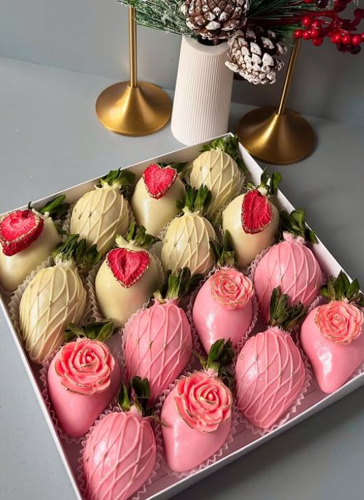 Glamorous Strawberry Box – White Chocolate &amp; Pastel Pink