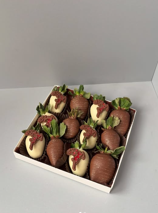 Chocolate Strawberry Box – Festive Edition with Reindeer
